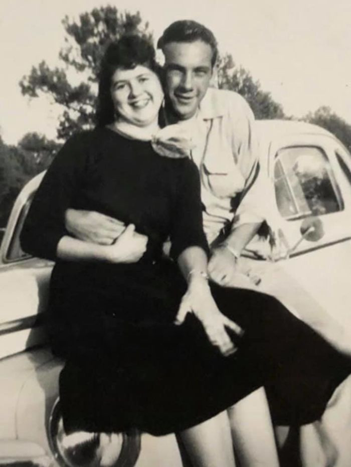 Kjo është gjyshja ime në 1954  17 vjeç