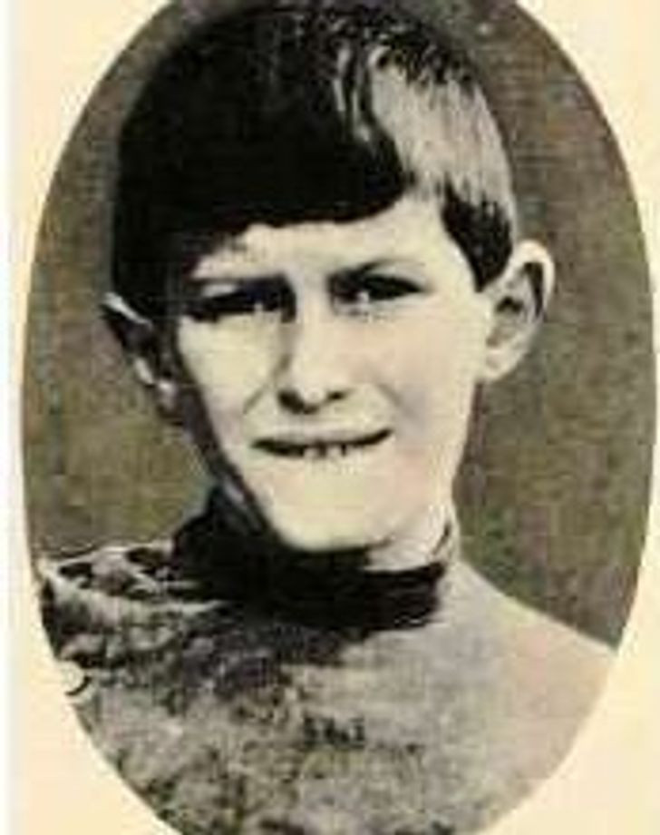 Në moshën 8 vjeç, ai mund të fliste 8 gjuhë.