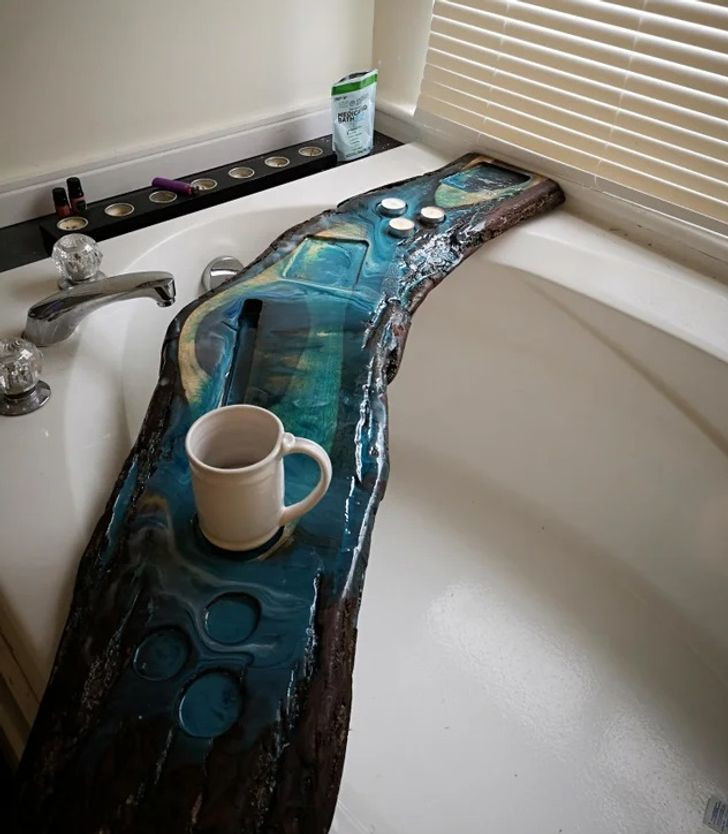 8. Një copë druri e veshur me rrëshirë mund të përmirësojnë banjën tuaj.