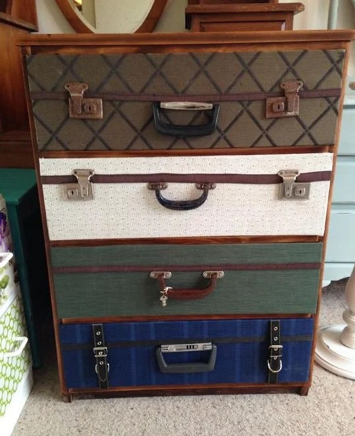 10. "Rafte rrobash që kam bërë nga valixhet e vjetra"