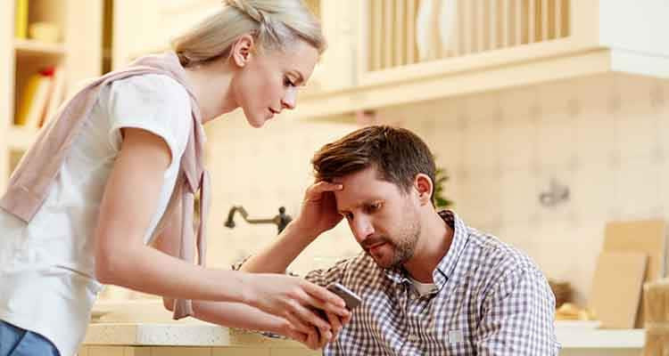 Si të silleni me një bashkëshort gënjeshtar