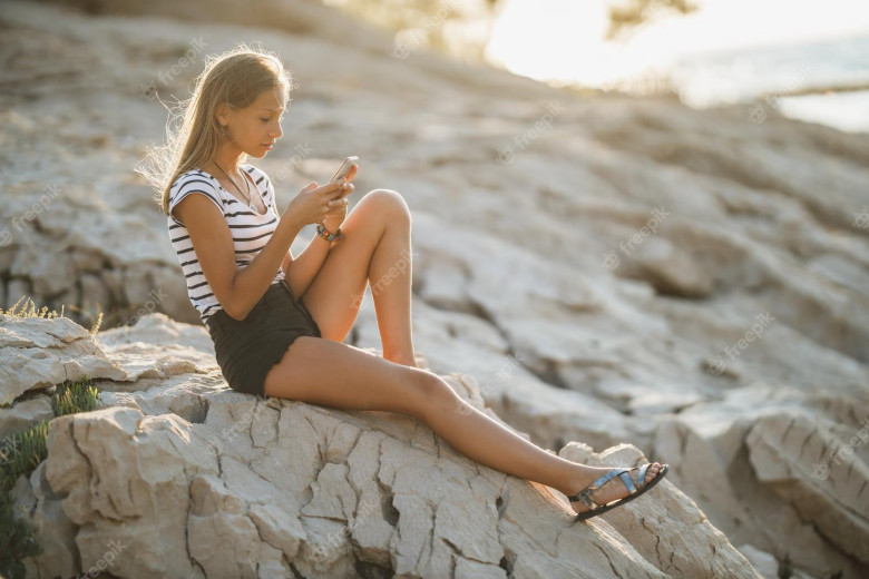 3. Përdorimi i Tepruar i Medias Sociale: