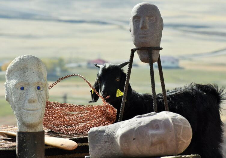 Çobani Skulptor hap galerinë e parë në natyrë
