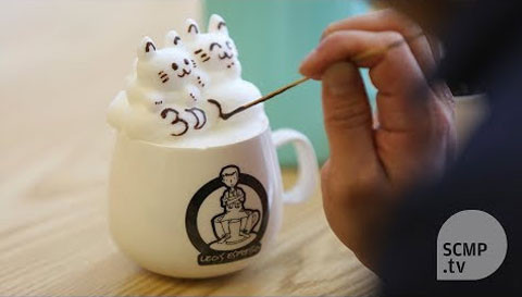 Banakjeri krijon figura 3D me latte