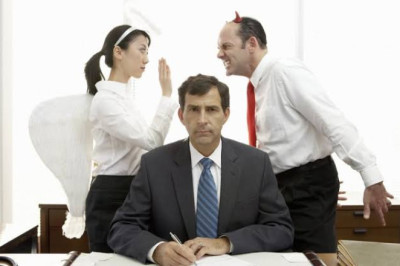 Në shtëpi, në punë, në shkollë, në rrugë: Si të silleni me njerëzit e vështirë dhe arrogantë